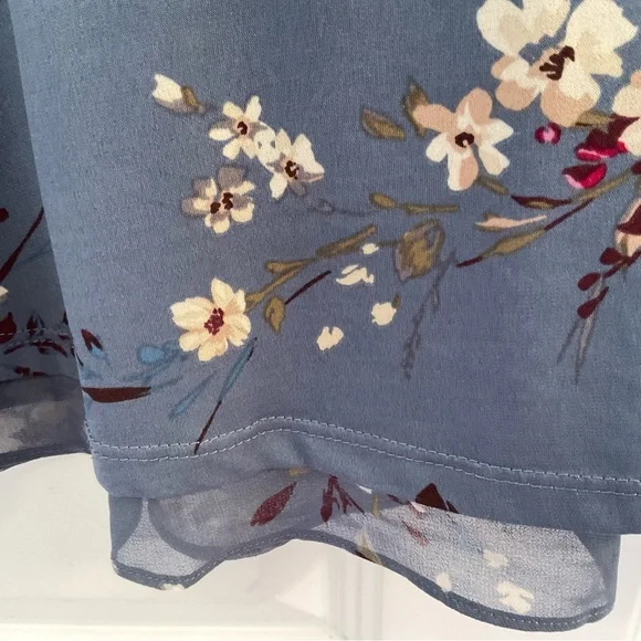 White House Black Market Floral Blouse - Size XS - Picture 6 of 10